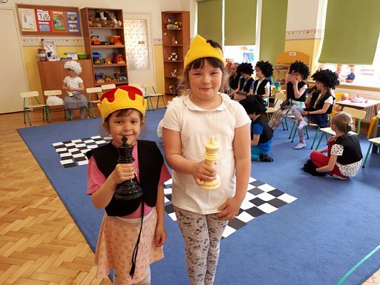 Grafika #22: 20.05.2019 Cyfrowe granie na dywanie. Zajęcia klubu szachowego "Szach-Mat".