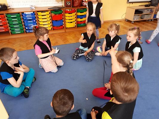 Grafika #32: 20.05.2019 Cyfrowe granie na dywanie. Zajęcia klubu szachowego "Szach-Mat".