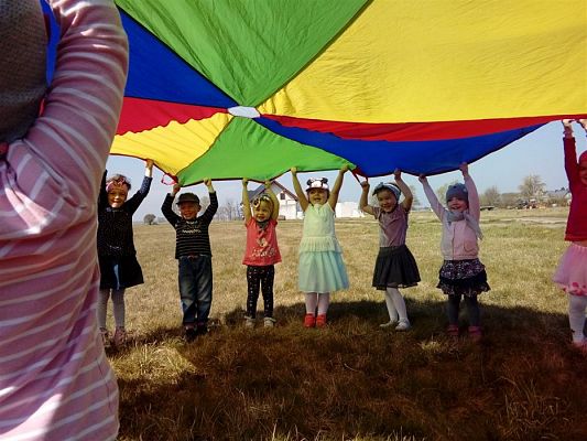 Grafika #6: 25.04.2019 Światowy Dzień Ziemi - zabawy i gry terenowe