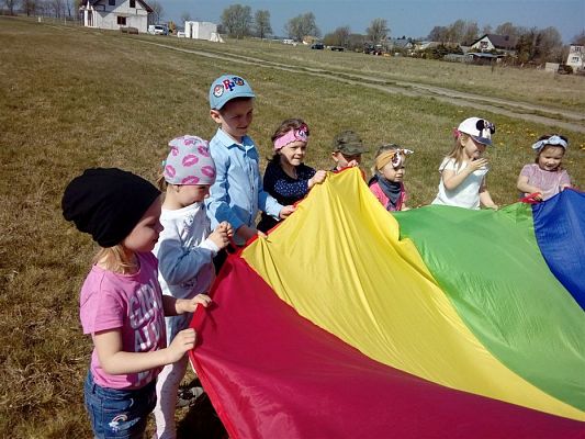 Grafika #9: 25.04.2019 Światowy Dzień Ziemi - zabawy i gry terenowe