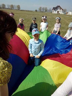 Grafika #13: 25.04.2019 Światowy Dzień Ziemi - zabawy i gry terenowe