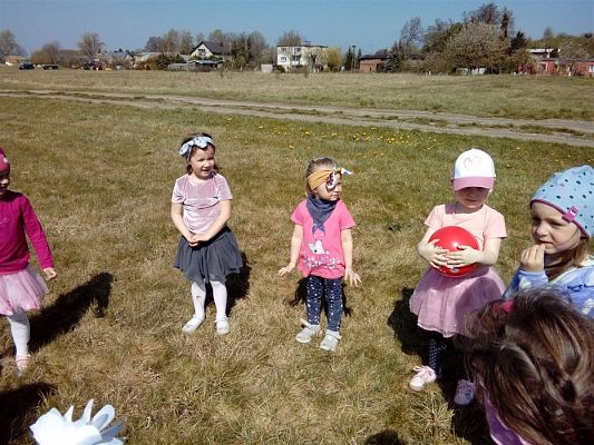 Grafika #17: 25.04.2019 Światowy Dzień Ziemi - zabawy i gry terenowe