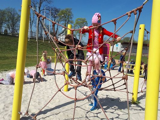 Grafika #33: 25.04.2019 Światowy Dzień Ziemi - zabawy i gry terenowe