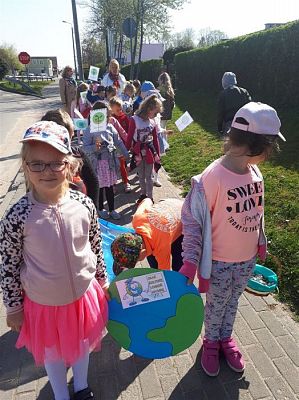 Grafika #34: 25.04.2019 Światowy Dzień Ziemi - zabawy i gry terenowe