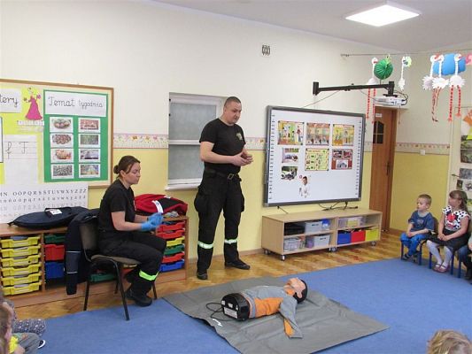 Grafika #3: 08.04.2019 Spotkanie ze Strażakami -ratownikami