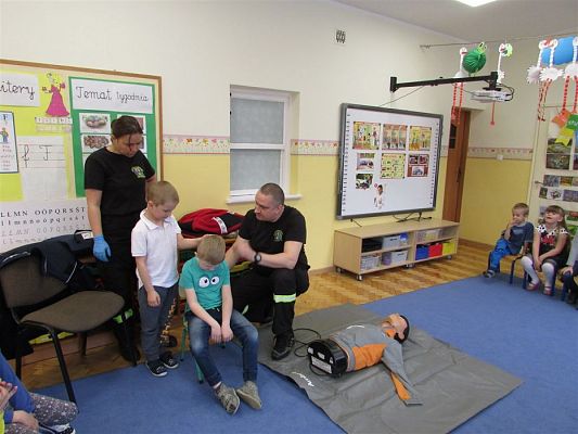 Grafika #5: 08.04.2019 Spotkanie ze Strażakami -ratownikami
