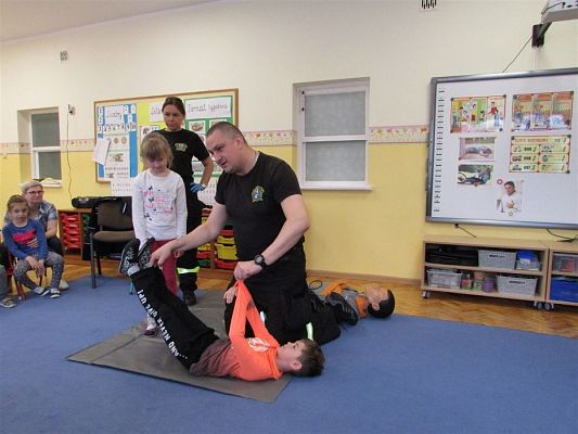 Grafika #9: 08.04.2019 Spotkanie ze Strażakami -ratownikami