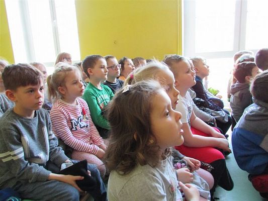 Grafika #5: 04.04.2019 Przedstawienie pt. "Czarodziej Śmiech"