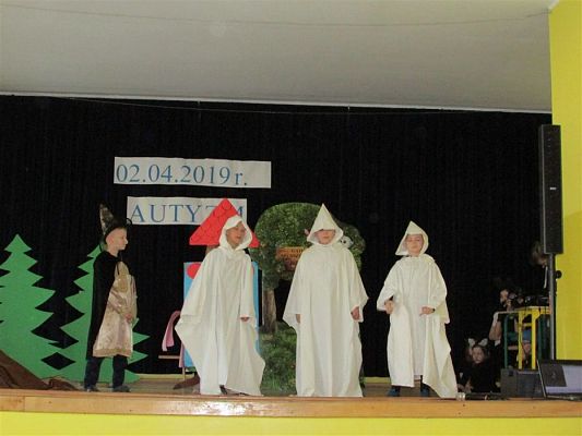 Grafika #8: 04.04.2019 Przedstawienie pt. "Czarodziej Śmiech"