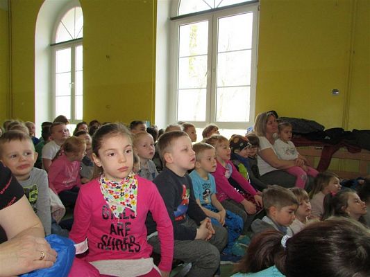 Grafika #9: 04.04.2019 Przedstawienie pt. "Czarodziej Śmiech"