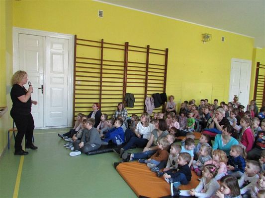 Grafika #14: 04.04.2019 Przedstawienie pt. "Czarodziej Śmiech"