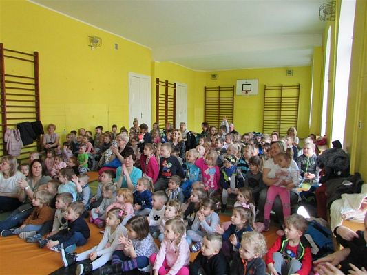 Grafika #15: 04.04.2019 Przedstawienie pt. "Czarodziej Śmiech"