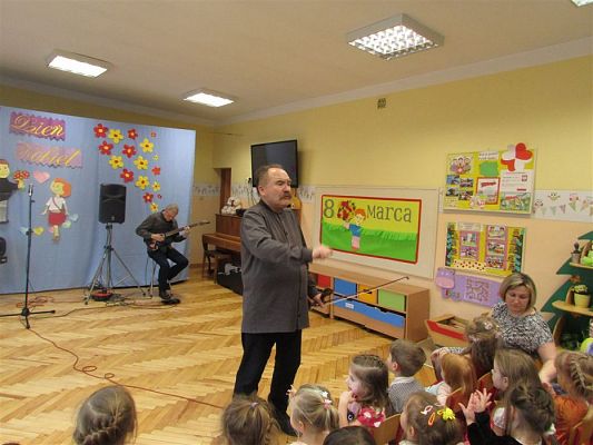 Grafika #13: 08.03.2019 Koncert muzyczny pt.&quot;Z muzyką dookoła świata&quot;