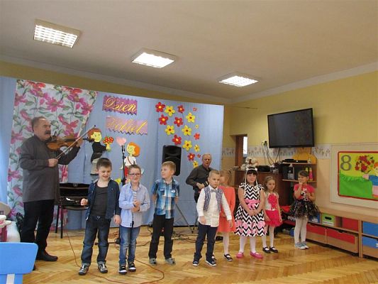 Grafika #16: 08.03.2019 Koncert muzyczny pt.&quot;Z muzyką dookoła świata&quot;