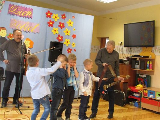 Grafika #26: 08.03.2019 Koncert muzyczny pt.&quot;Z muzyką dookoła świata&quot;