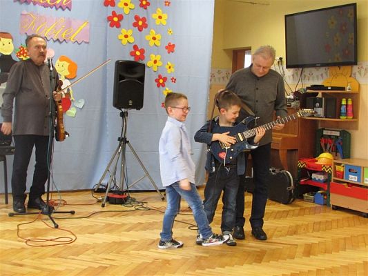 Grafika #28: 08.03.2019 Koncert muzyczny pt.&quot;Z muzyką dookoła świata&quot;