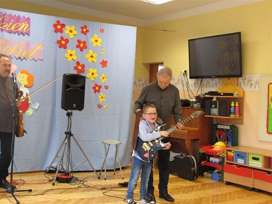 Grafika #29: 08.03.2019 Koncert muzyczny pt.&quot;Z muzyką dookoła świata&quot;