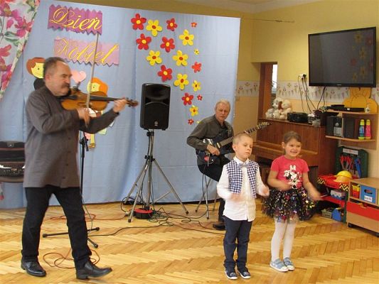 Grafika #31: 08.03.2019 Koncert muzyczny pt.&quot;Z muzyką dookoła świata&quot;
