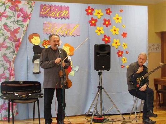 Grafika #32: 08.03.2019 Koncert muzyczny pt.&quot;Z muzyką dookoła świata&quot;