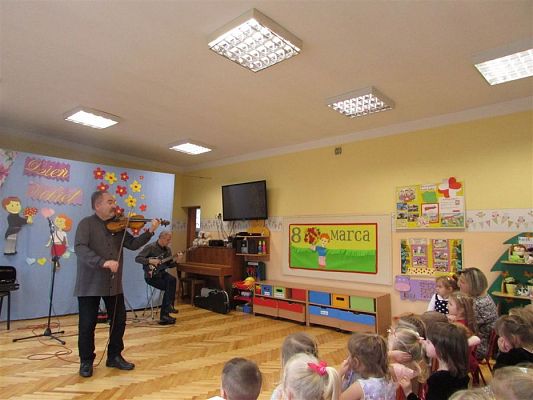 Grafika #33: 08.03.2019 Koncert muzyczny pt.&quot;Z muzyką dookoła świata&quot;