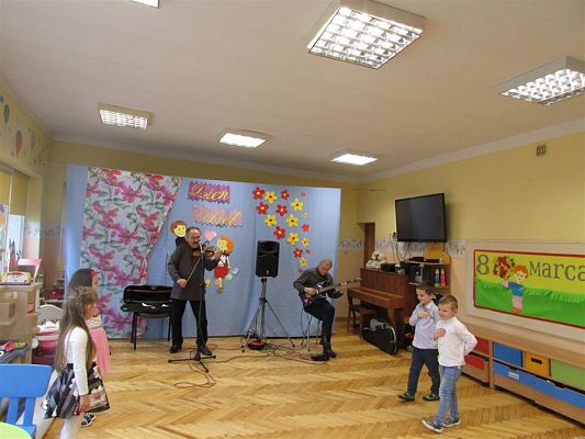 Grafika #35: 08.03.2019 Koncert muzyczny pt.&quot;Z muzyką dookoła świata&quot;
