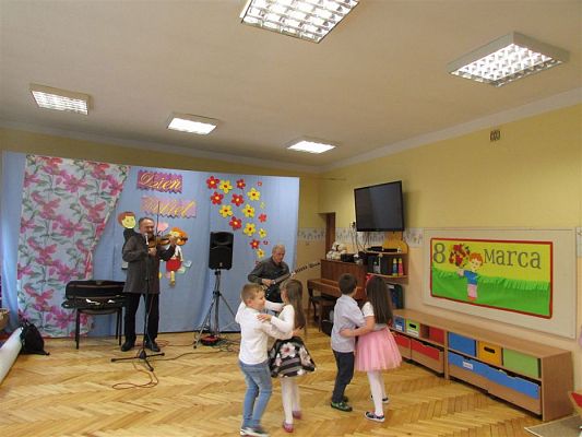 Grafika #41: 08.03.2019 Koncert muzyczny pt.&quot;Z muzyką dookoła świata&quot;