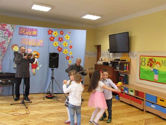 Grafika #42: 08.03.2019 Koncert muzyczny pt.&quot;Z muzyką dookoła świata&quot;