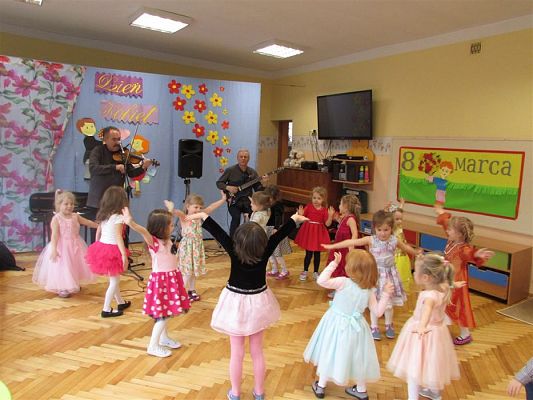 Grafika #52: 08.03.2019 Koncert muzyczny pt.&quot;Z muzyką dookoła świata&quot;