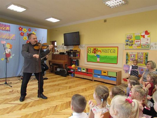 Grafika #54: 08.03.2019 Koncert muzyczny pt.&quot;Z muzyką dookoła świata&quot;