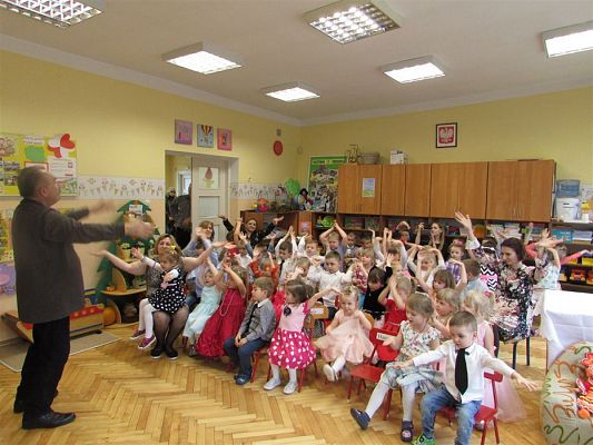 Grafika #63: 08.03.2019 Koncert muzyczny pt.&quot;Z muzyką dookoła świata&quot;