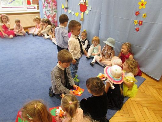 Grafika #12: 08.03.2019 Dzień Kobiet