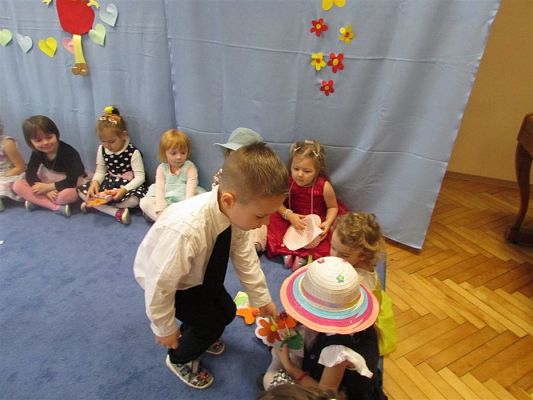 Grafika #13: 08.03.2019 Dzień Kobiet