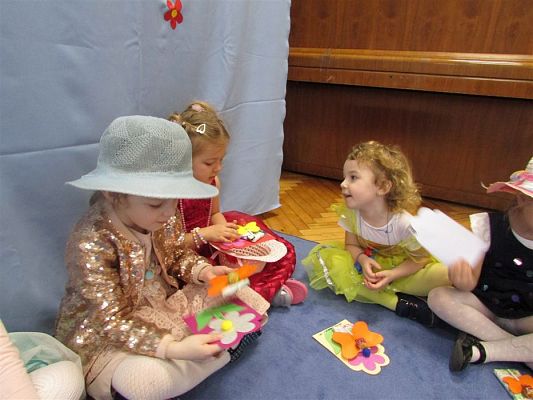 Grafika #15: 08.03.2019 Dzień Kobiet