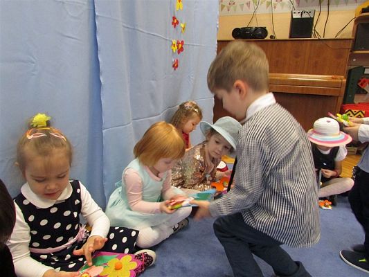 Grafika #16: 08.03.2019 Dzień Kobiet