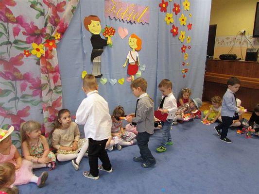 Grafika #17: 08.03.2019 Dzień Kobiet