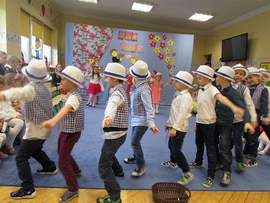 Grafika #31: 08.03.2019 Dzień Kobiet