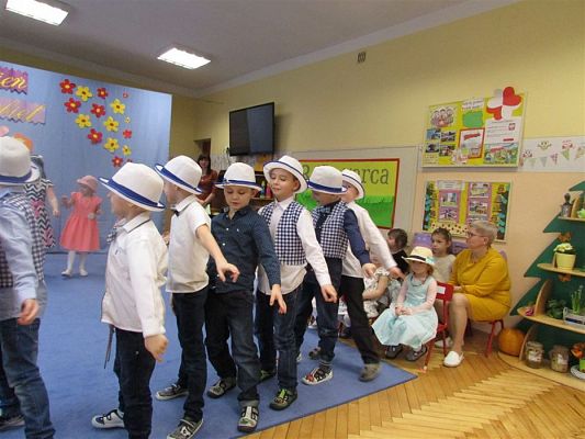 Grafika #32: 08.03.2019 Dzień Kobiet