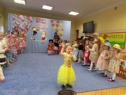 Grafika #64: 08.03.2019 Dzień Kobiet