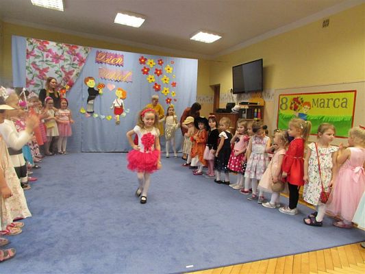 Grafika #71: 08.03.2019 Dzień Kobiet