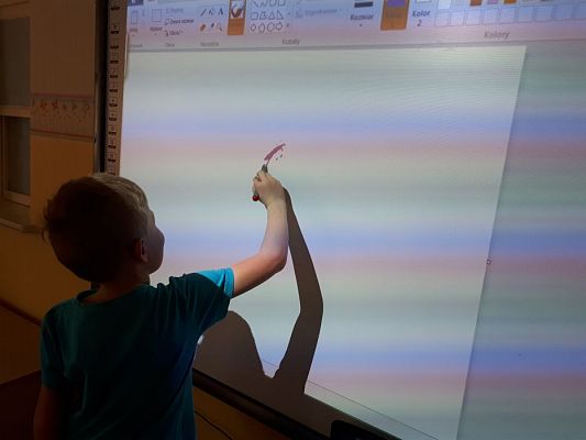 Grafika #5: 22.02.2019 "Robi w przeszkolu" Zabawy z użyciem sprzętu interaktywnego.