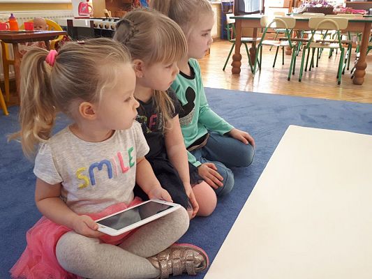 Grafika #12: 22.02.2019 "Robi w przeszkolu" Zabawy z użyciem sprzętu interaktywnego.