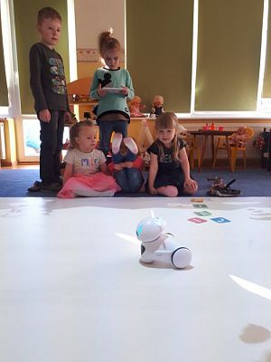 Grafika #25: 22.02.2019 "Robi w przeszkolu" Zabawy z użyciem sprzętu interaktywnego.