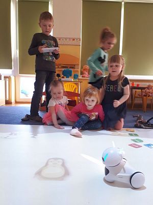 Grafika #30: 22.02.2019 "Robi w przeszkolu" Zabawy z użyciem sprzętu interaktywnego.
