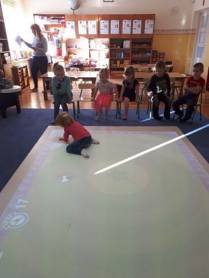 Grafika #37: 22.02.2019 "Robi w przeszkolu" Zabawy z użyciem sprzętu interaktywnego.