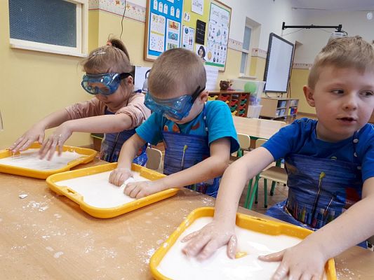 Grafika #0: 20.02.2019 Zabawy z cieczą nienewtonowską