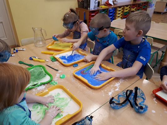 Grafika #4: 20.02.2019 Zabawy z cieczą nienewtonowską