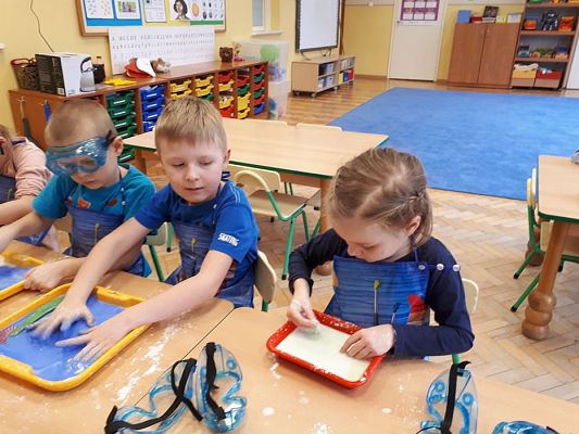 Grafika #17: 20.02.2019 Zabawy z cieczą nienewtonowską