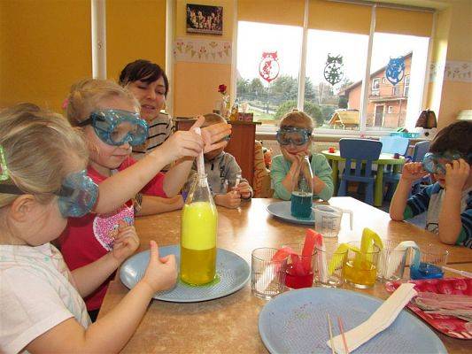 Grafika #10: Doświadczenia chemiczne z kolorami