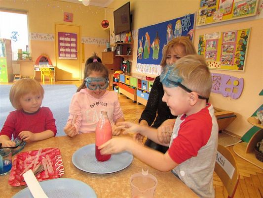 Grafika #17: Doświadczenia chemiczne z kolorami