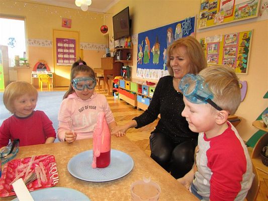 Grafika #18: Doświadczenia chemiczne z kolorami